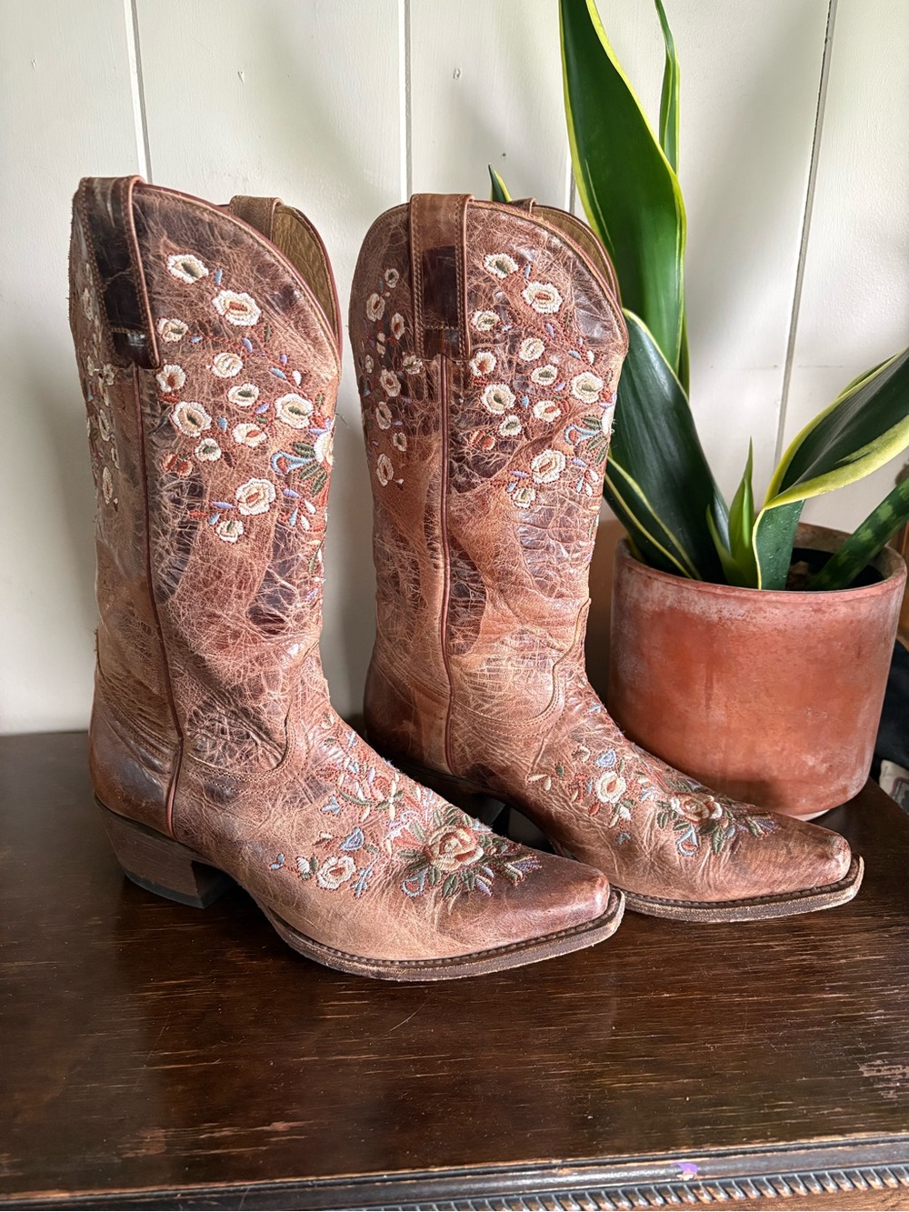 SHYANNE WOMEN'S MAISIE FLORAL EMBROIDERED BOOTS - Picture 6 of 12